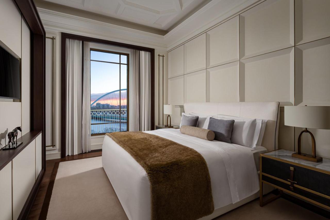 The St. Regis Astana Hotel Exterior foto A bedroom in the 2018-launched Silver Muse