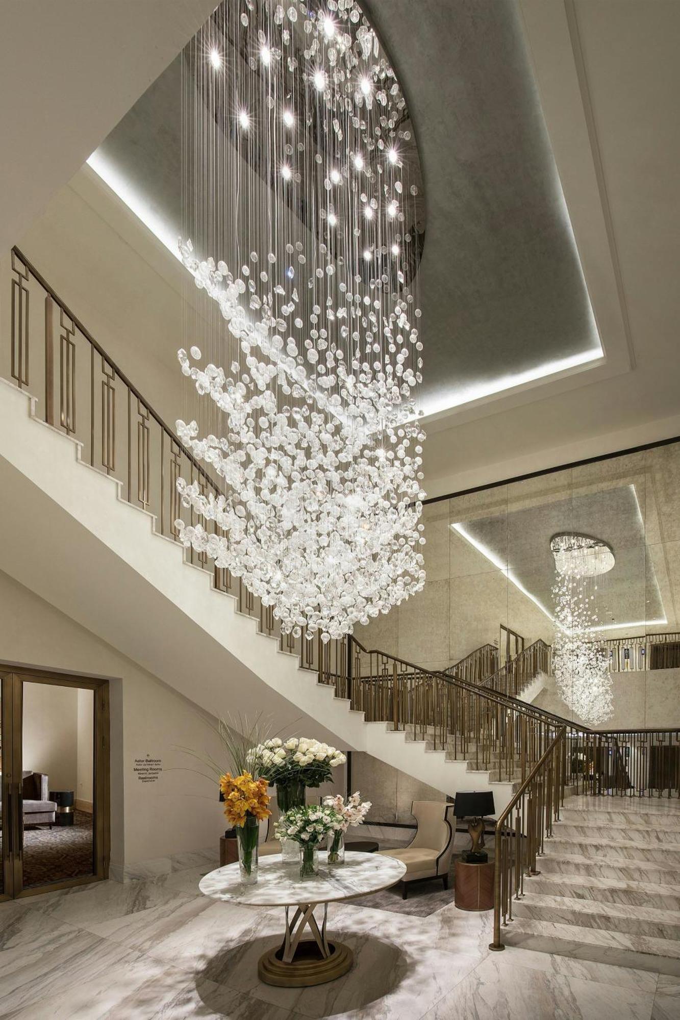 The St. Regis Astana Hotel Exterior foto A chandelier