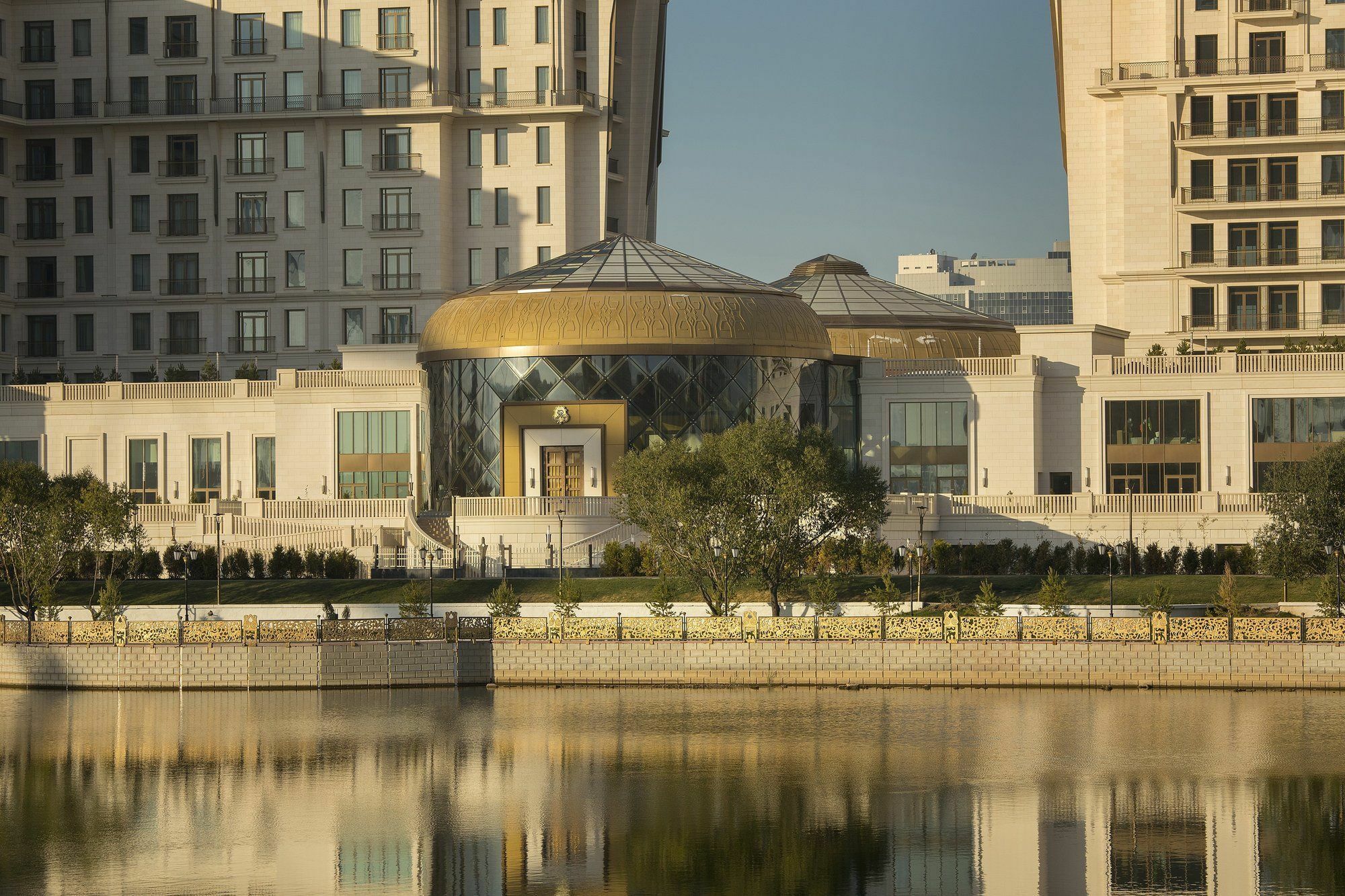 The St. Regis Astana Hotel Exterior foto The Four Seasons Hotel